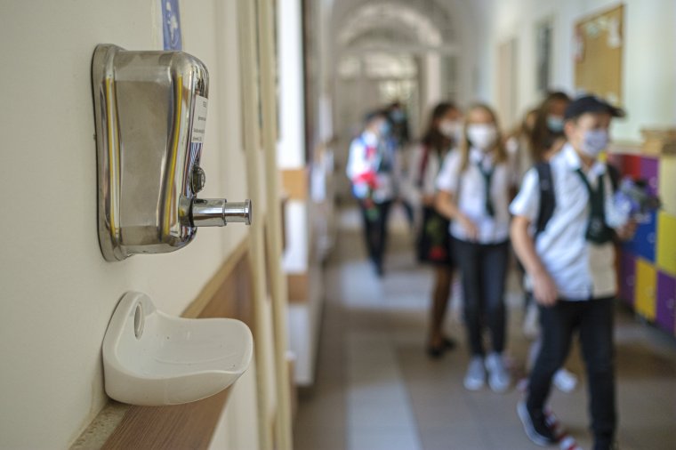 Iskolanyitás a járvány árnyékában: Arafat szerint előfordulhat, hogy megugrik a napi esetszám
