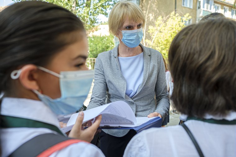 Havi 2000 lejes veszélyességi pótlékot szavazott meg a pedagógusoknak a szenátus
