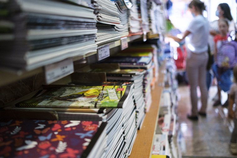 Tanszervásárlás: a bizonytalan tanévkezdés miatt egyelőre nem rohamozták meg az üzleteket