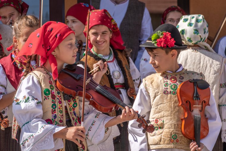 Szekérről szólt a muzsikaszó a csángó fesztiválon