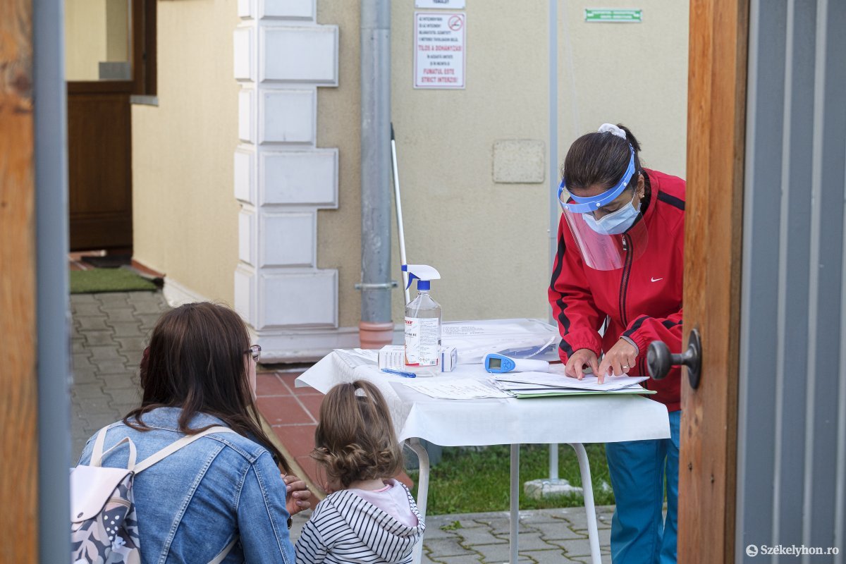 A legtöbb óvodában eddig is kötelező volt a reggeli torokvizsgálat •  Fotó: Veres Nándor