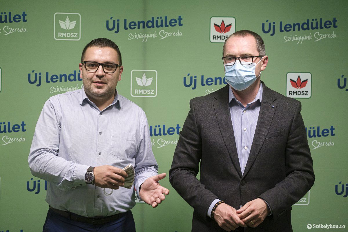 ... míg Bors Béla a másik helyettese &bullet;  Fotó: Veres Nándor