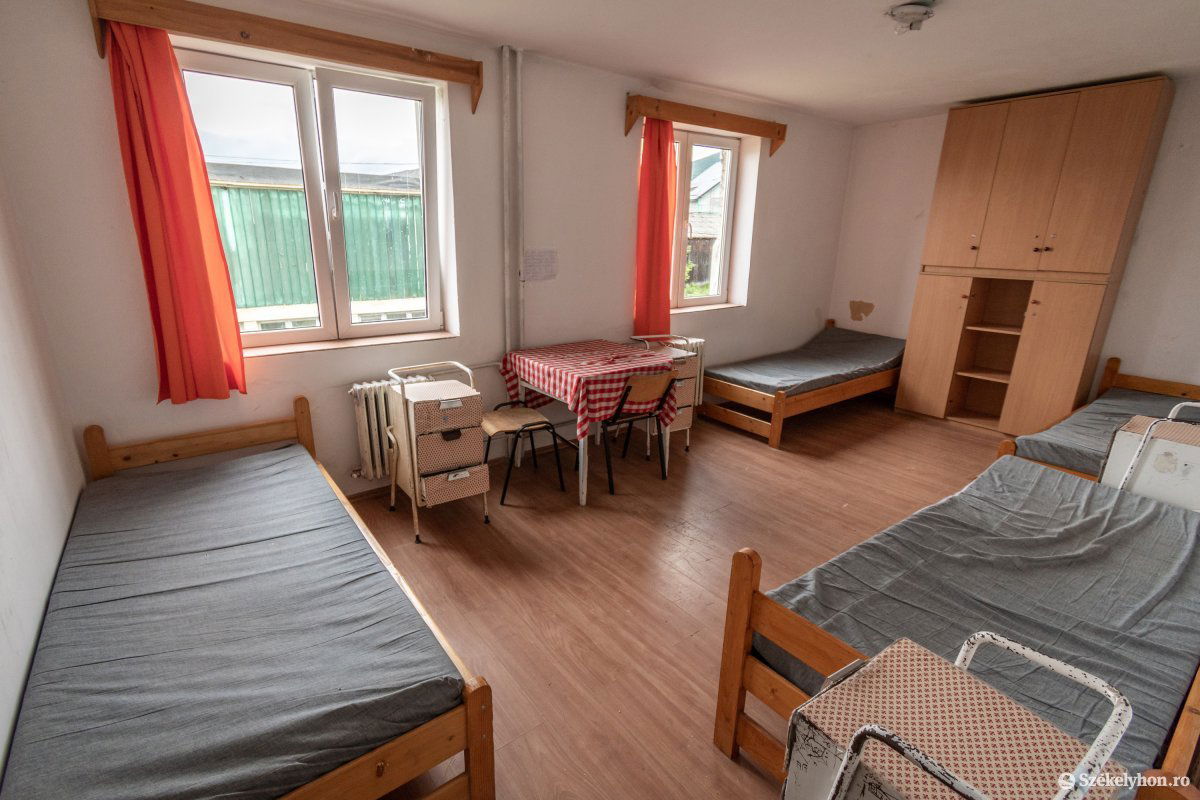 Egyelőre üres a szoba. Egy hét múlva kezdődik a tanév, de nem minden diáknak jut hely a bentlakásokban &bullet;  Fotó: Pinti Attila