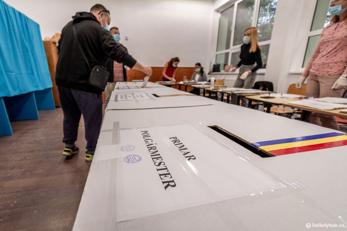 Szavazás a csíkszeredai Nagy Imre Általános Iskolában •  Fotó: Pinti Attila