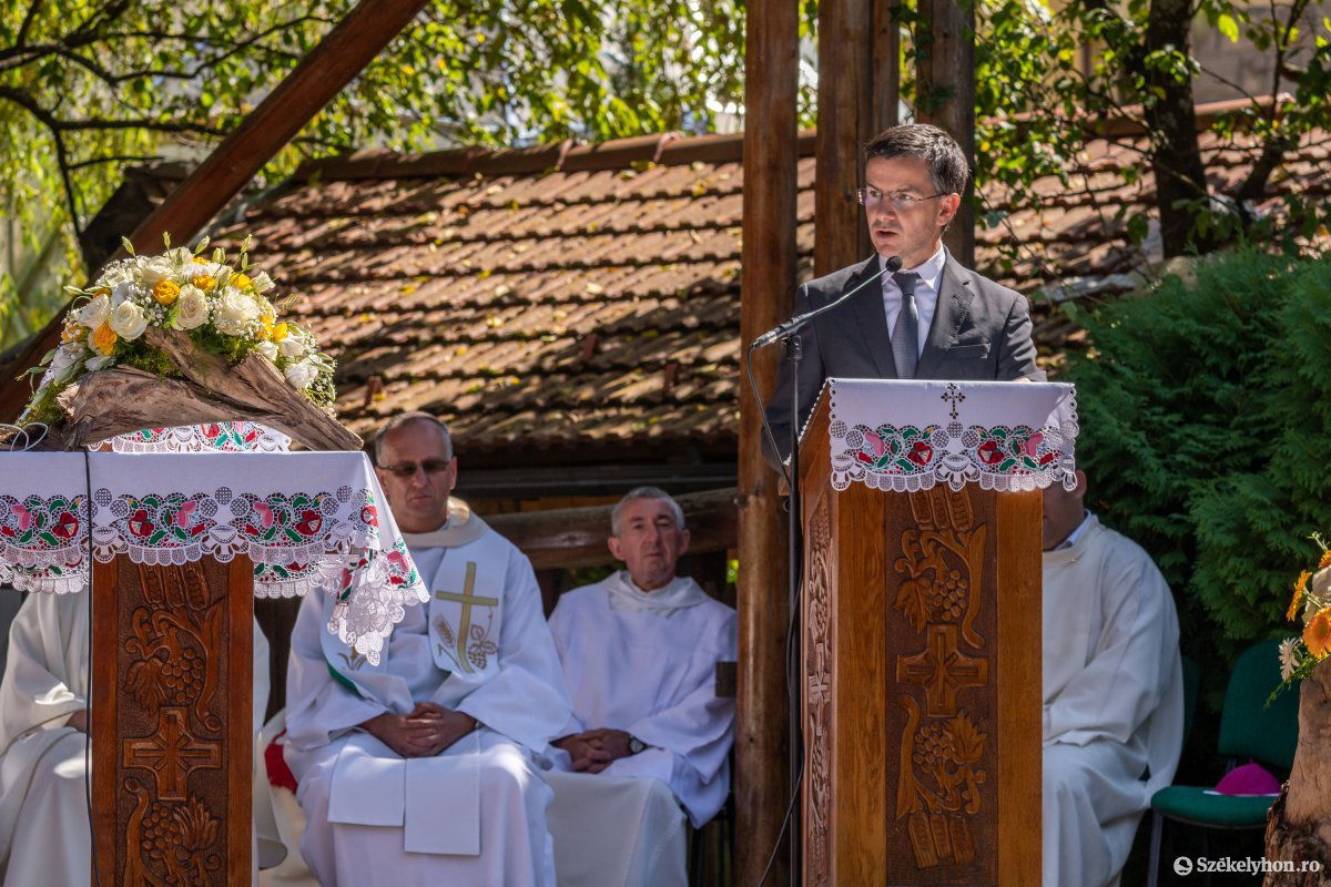 &bullet;  Fotó: Pinti Attila