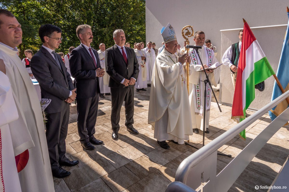 &bullet;  Fotó: Pinti Attila