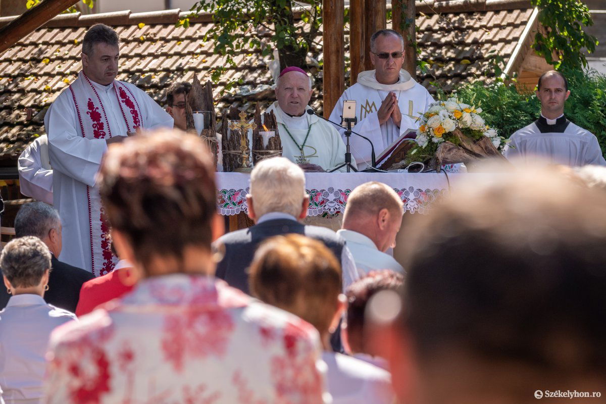 &bullet;  Fotó: Pinti Attila