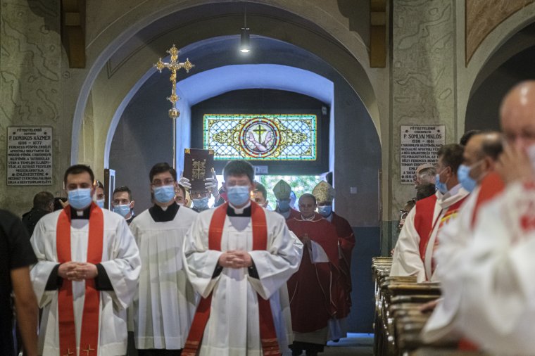 Közzétették a papi áthelyezéseket a főegyházmegyében