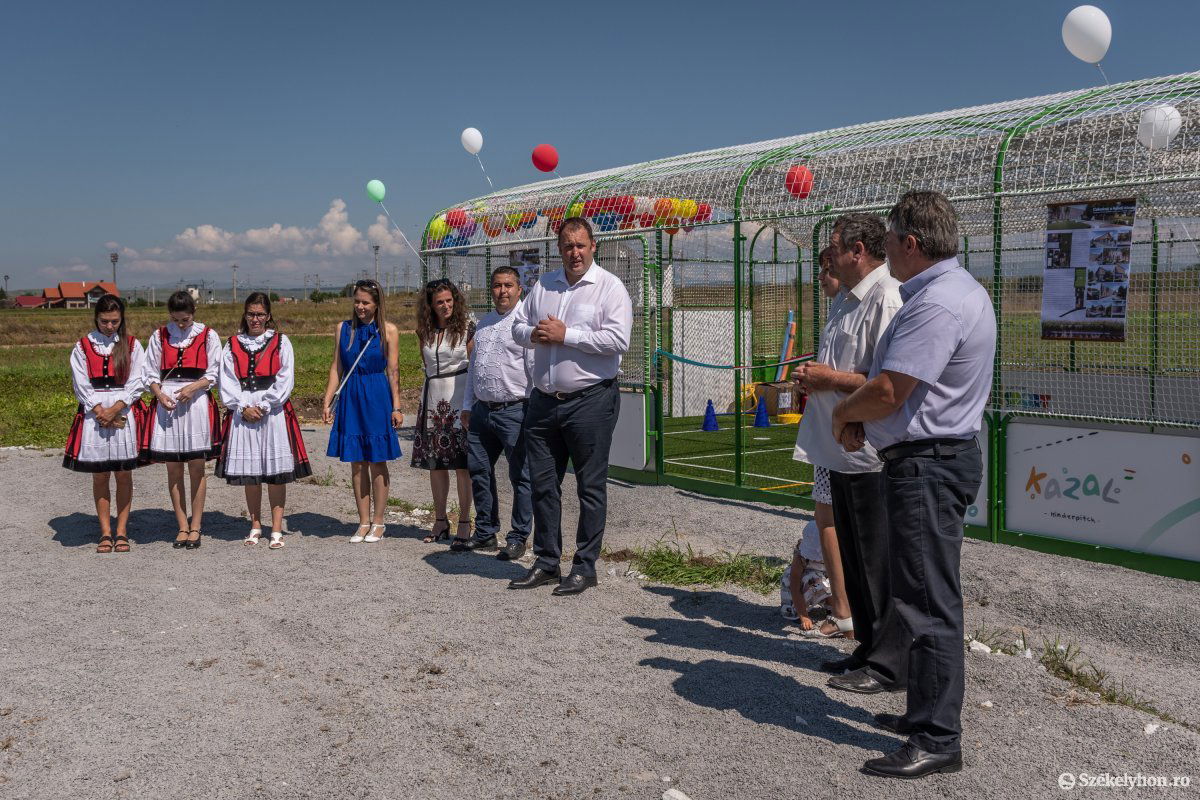 &bullet;  Fotó: Pinti Attila