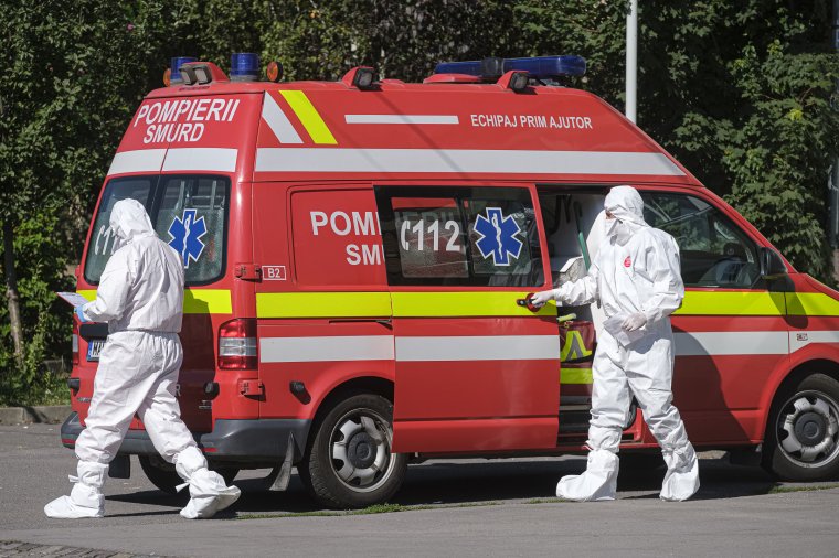 Ismét ezer fölött az új fertőzöttek, enyhén csökkent az intenzív osztályon ápoltak száma