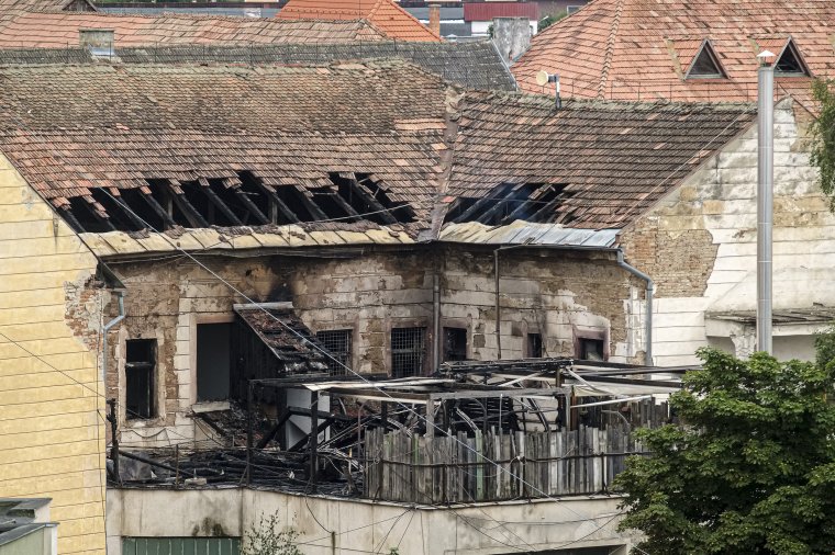 Kiégett egy csíkszeredai szórakozóhely terasza, rövidzárlat okozhatta a tüzet