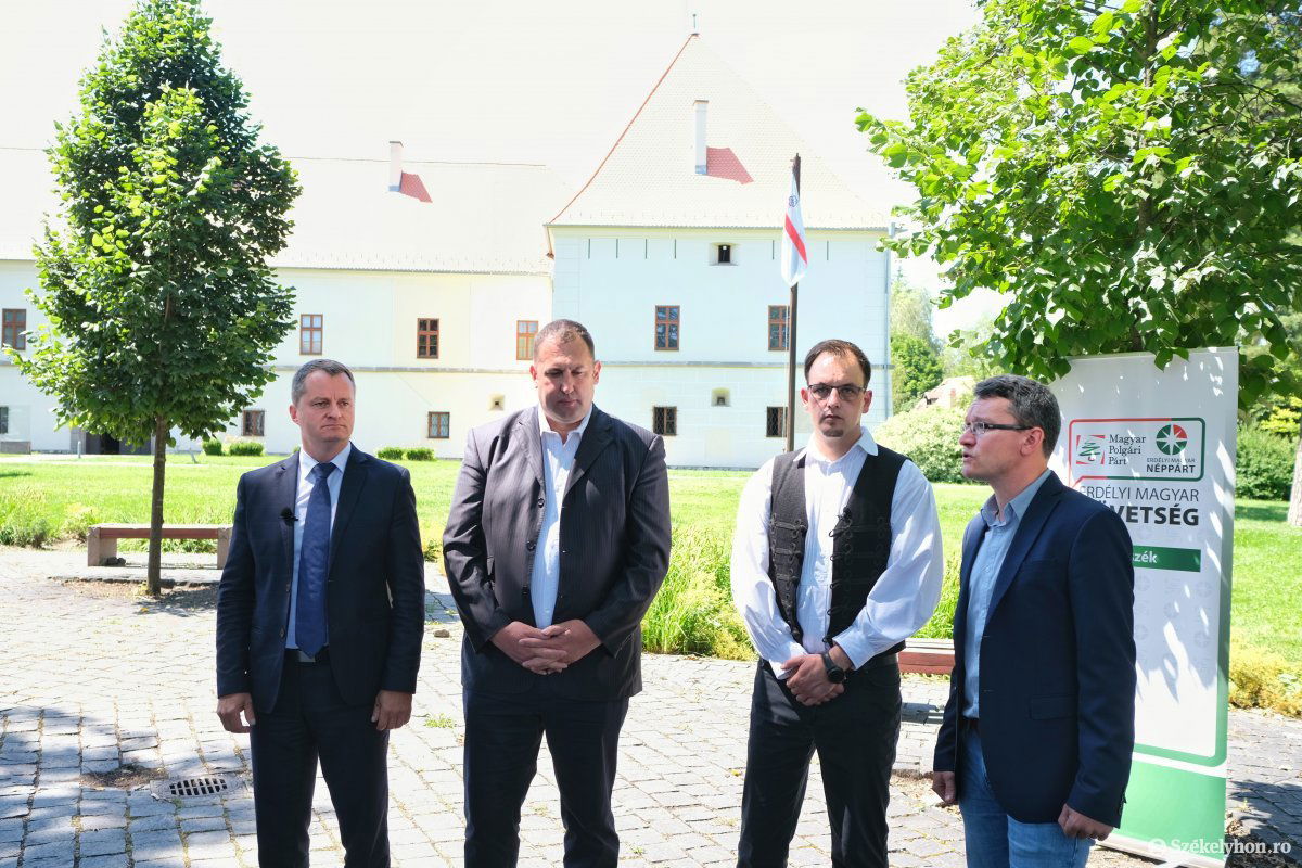 Balról jobbra: Mezei János, Péter Lukács, Tőke Ervin és Csomortányi István &bullet;  Fotó: Veres Nándor