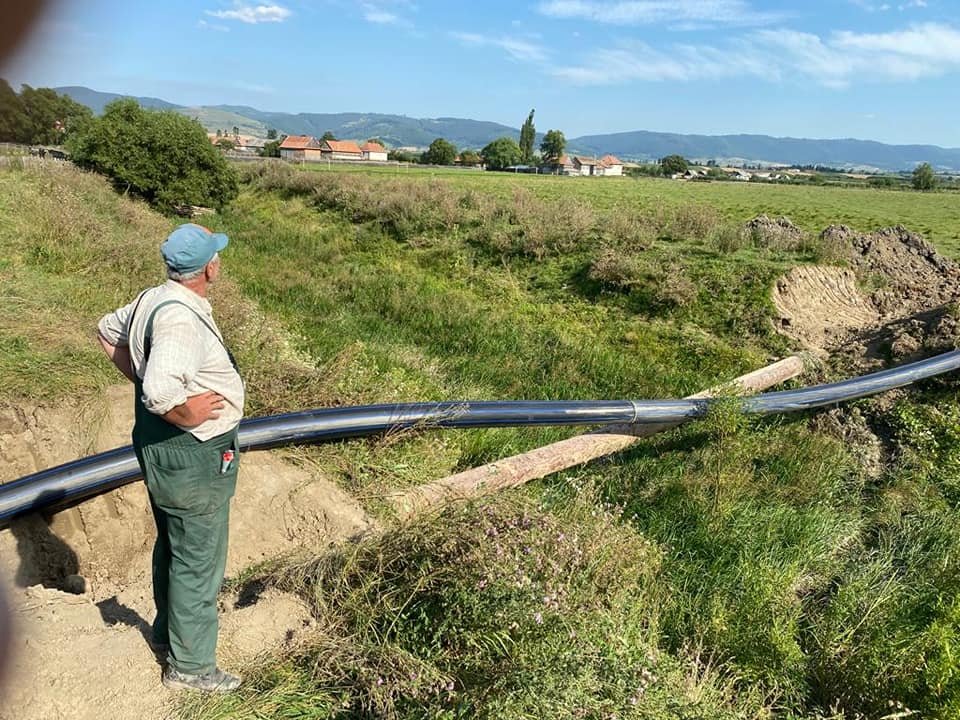Nehéz helyzetben. Rendszeresen elszakad a várost ellátó vízvezeték. Archív &bullet;  Fotó: Forrás: Tusnádfürdő Város/Facebook