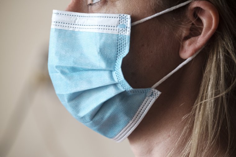 Már osztják a kormány által biztosított ingyenes maszkokat