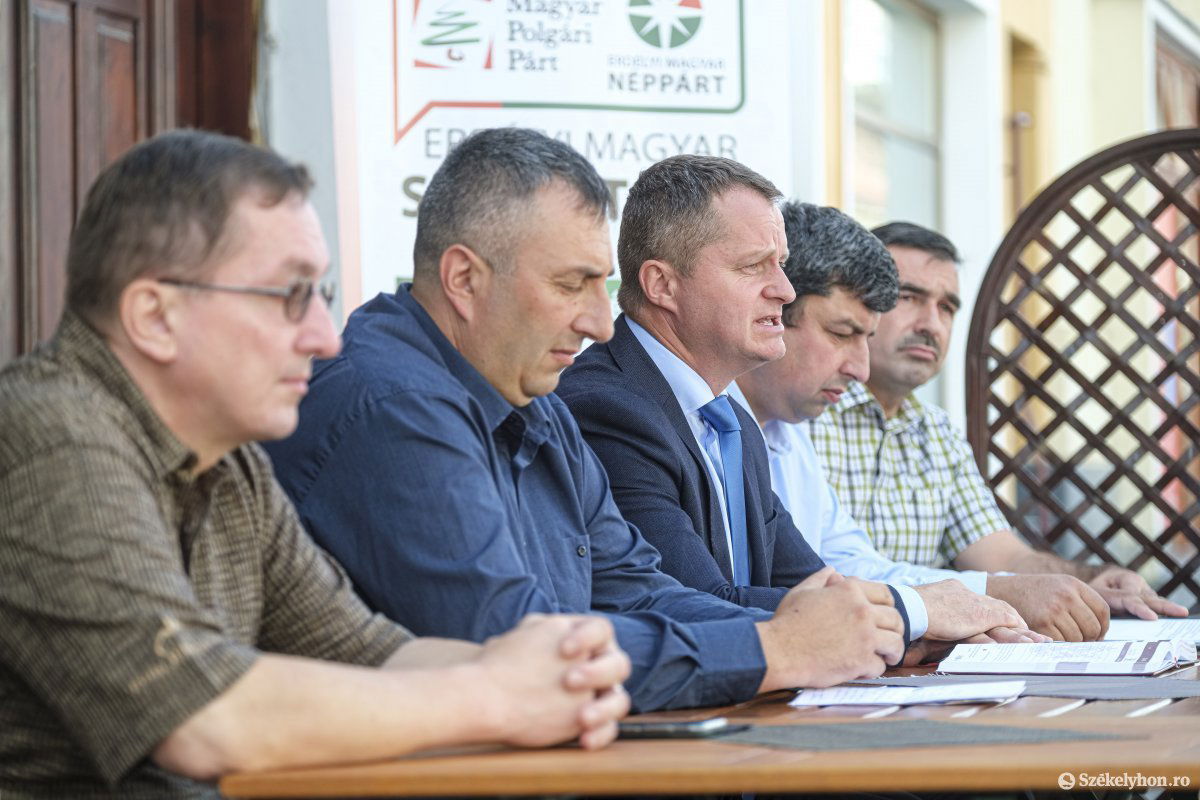 Balról: Karda Lóránd, Márton Róbert, Mezei János, Antal Zoltán és János Levente •  Fotó: Veres Nándor
