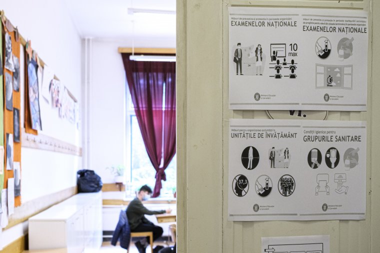 Kallós Zoltán oktatási államtitkár: a kevésbé rosszat kell választani a tanévszerkezet módosításakor