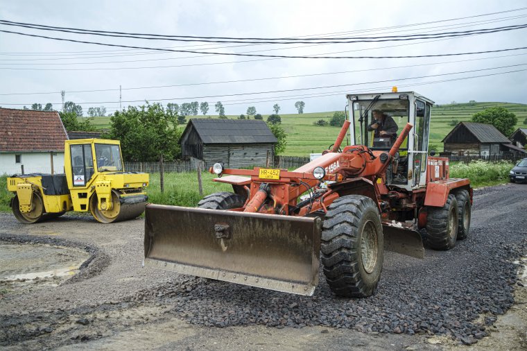 Tízmilliókból fejlesztenek községi utakat Felcsíkon