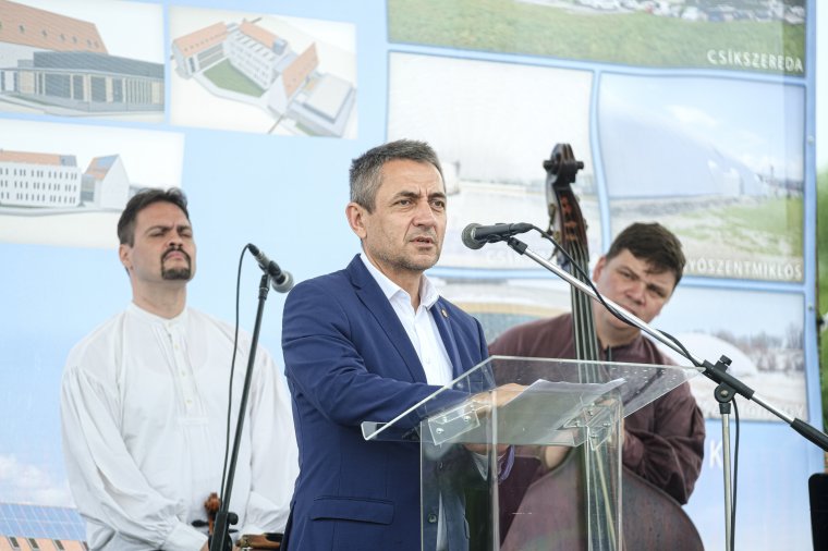 Letették a kollégium alapkövét – újabb beruházás indul a Székelyföldi Jégkorong Akadémiánál