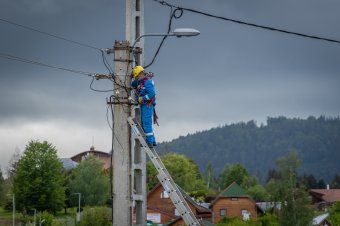 Előre tervezett áramszünetek több településen Maros, Hargita és Kovászna megyében