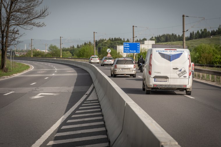 Medve „irányított ki” egy autóst Csíkszeredából