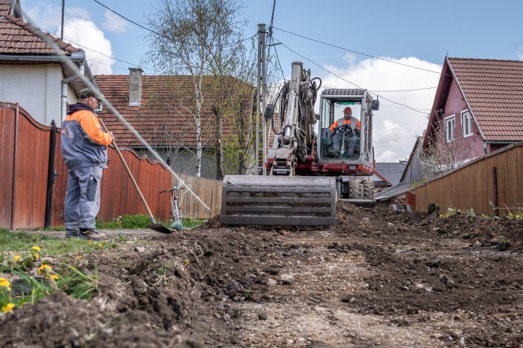 Gőzerővel zajlanak a beruházások Csíkcsicsóban
