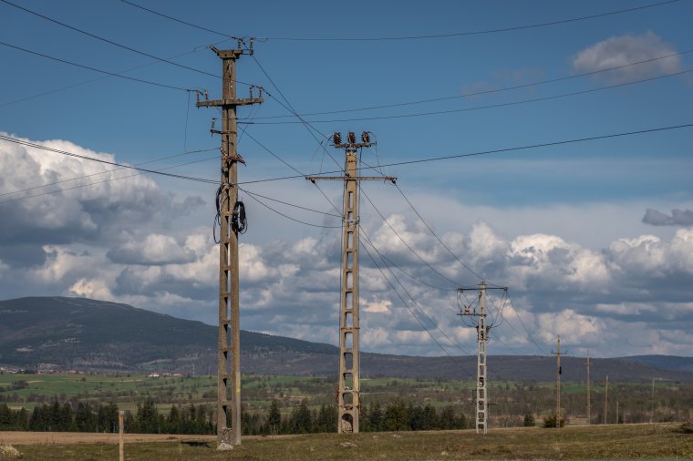 Magyarország eurószázmilliókért vásárol villamos energiát Romániától, de így is nagy a román deficit