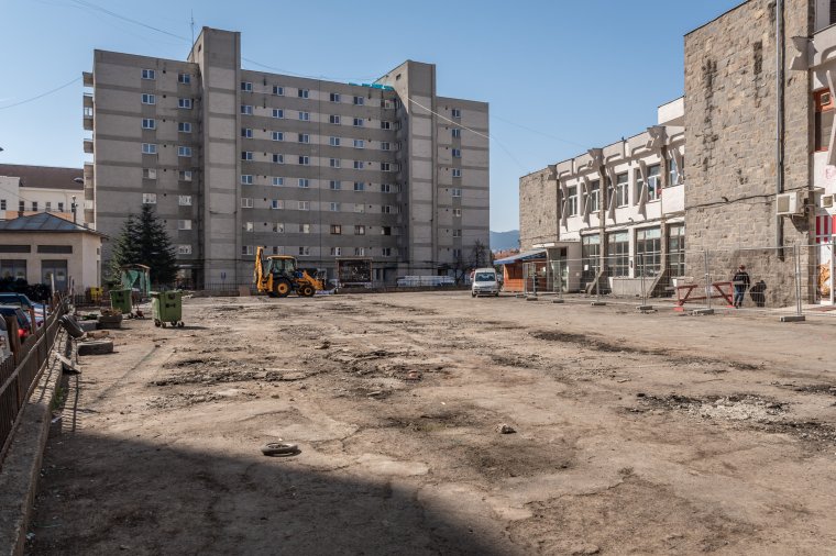Kevesebb asztal, más feltételek: átalakul a csíkszeredai zöldségpiac