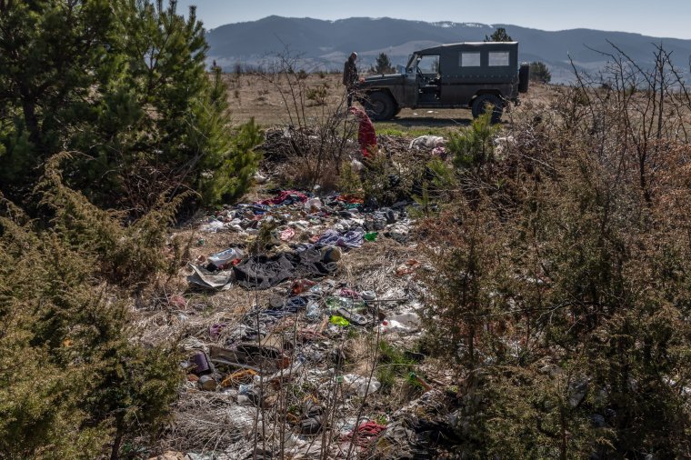 Hulladékgyűrűbe került Csíkszereda, visszaszorítanák a szemetelést a külterületeken   