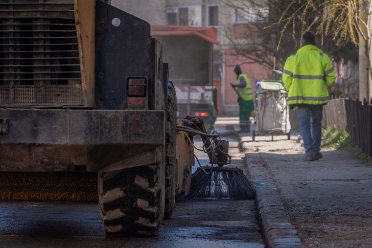 Utcaseprési és portalanítási akció Gyergyószentmiklóson