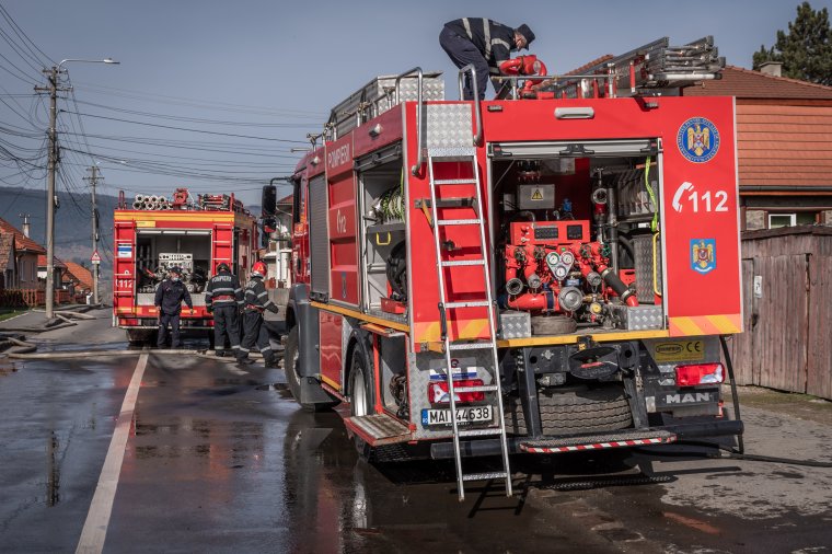 Játszottak a tűzzel, kigyulladt egy lakóház