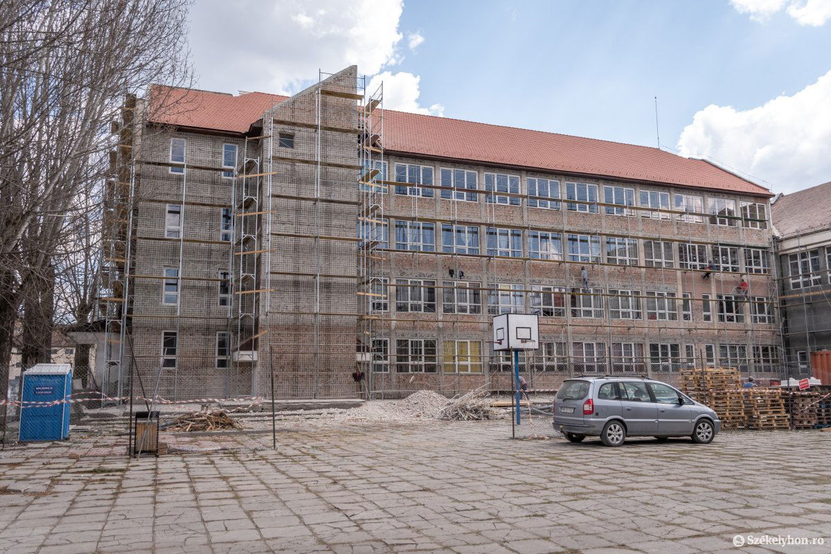 A város beruházásokra előírt költségei pozitív irányba mutatnak. Pénz és munka is van •  Fotó: Pinti Attila