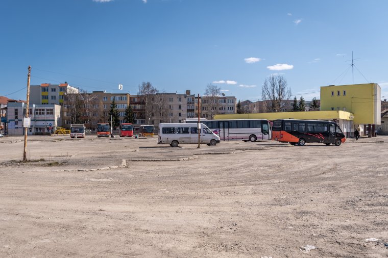 Az ingázó diákok ingyenes utaztatásának felszámolásával riogatnak a fuvarozók