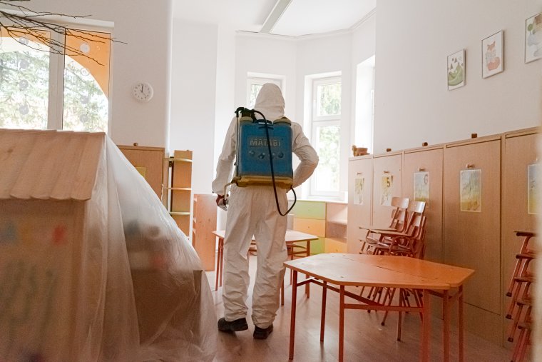 Fertőtlenítik a játszótereket, parkokat is Marosvásárhelyen