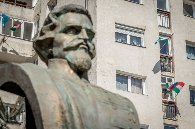 Flashmobot hirdetett a polgármester, majd inkább lemondta