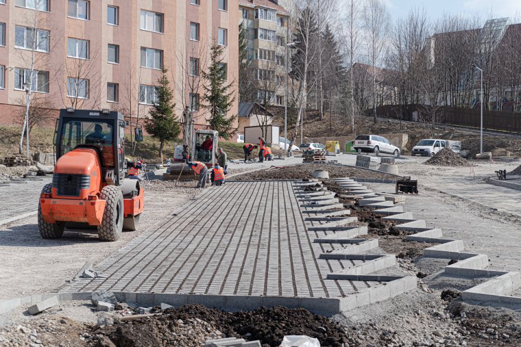 Folytatódik a felújítás, a lakótelepi parkolóházról még nem döntöttek