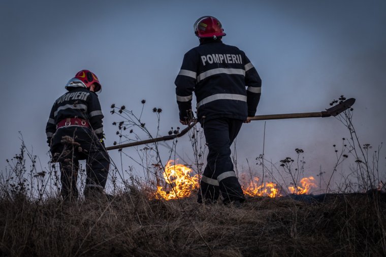 Tarlótűz miatt gyulladt ki egy lakókocsi Csiba környékén