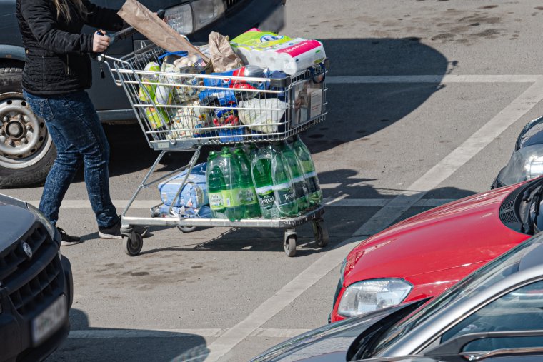Folytatta a lejtmenetet a román inflációs ráta, de az élelmiszerek és szolgáltatások tovább drágultak