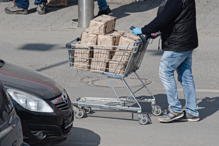 Így határozhatják meg a gyógyszerek és alapvető élelmiszerek legmagasabb árát