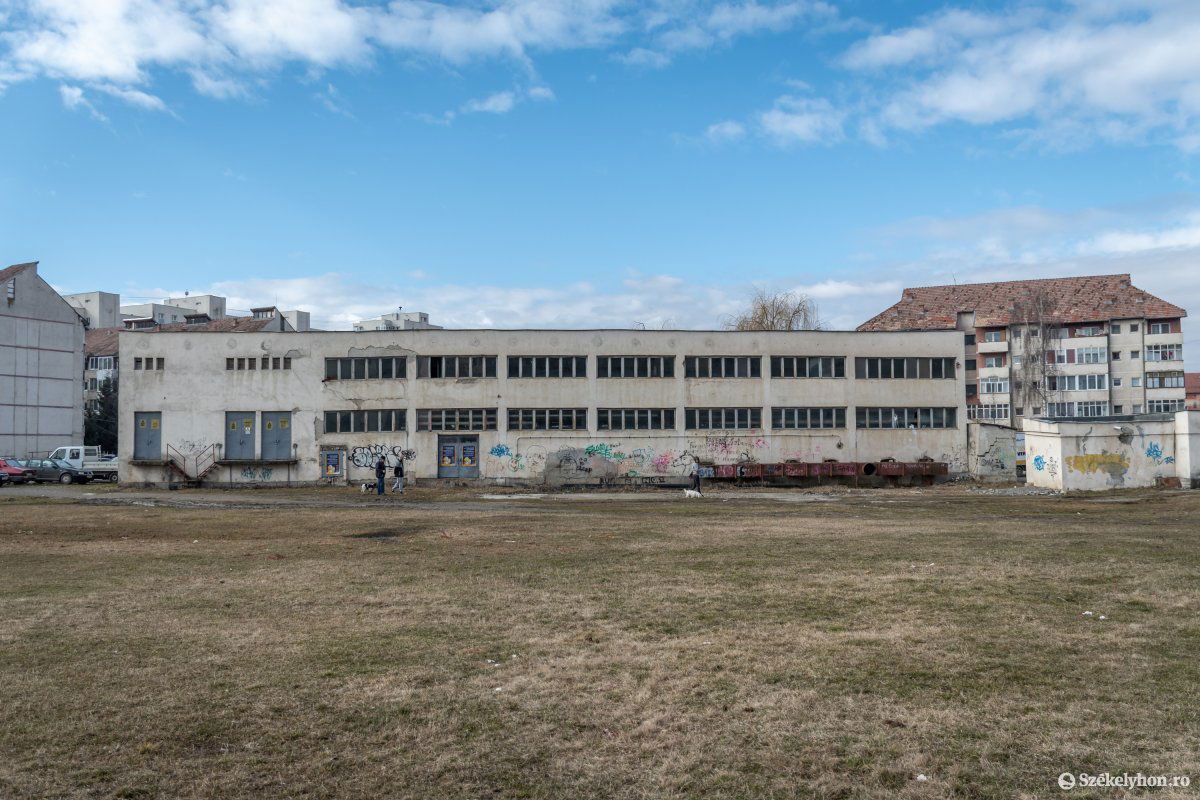 A volt kazánház, amelynek helyén parkolóház lehetne •  Fotó: Pinti Attila