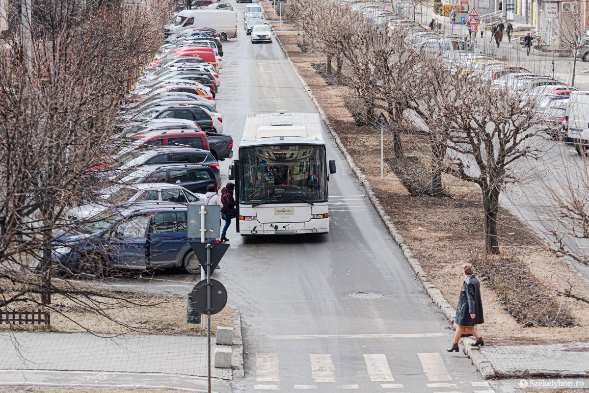A városi közszállítás árait idén nem tervezik emelni Csíkszeredában. Még várni kell az új buszokra •  Fotó: Gábos Albin