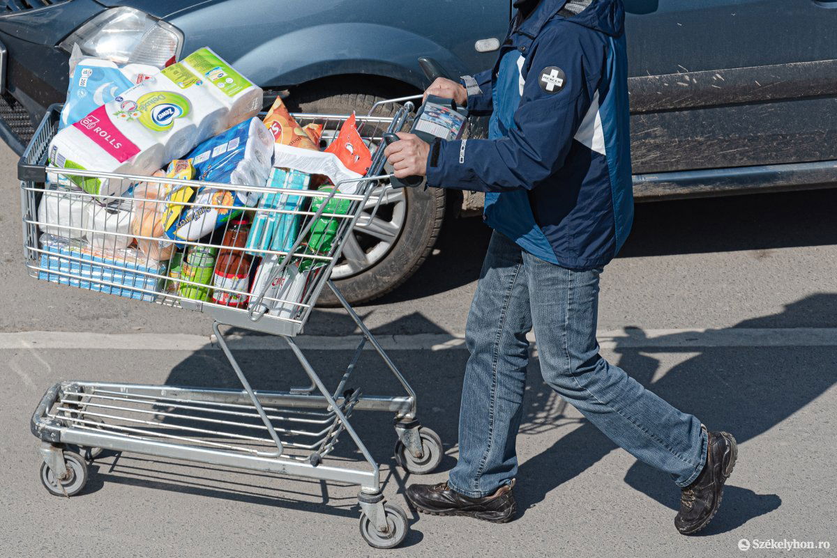 Dráguláshullám. Egyre többe kerül egy nagyjából hasonló termékeket tartalmazó bevásárlókosár •  Fotó: Gábos Albin