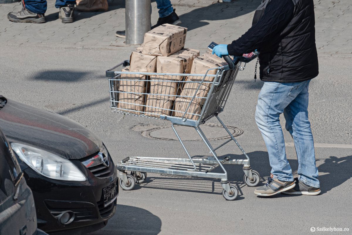 Bevásárlás szabályozott árakkal. A szenátus már döntött a gyógyszerek és az alapvető élelmiszerek árának maximálásáról. Képünk illusztráció •  Fotó: Gábos Albin