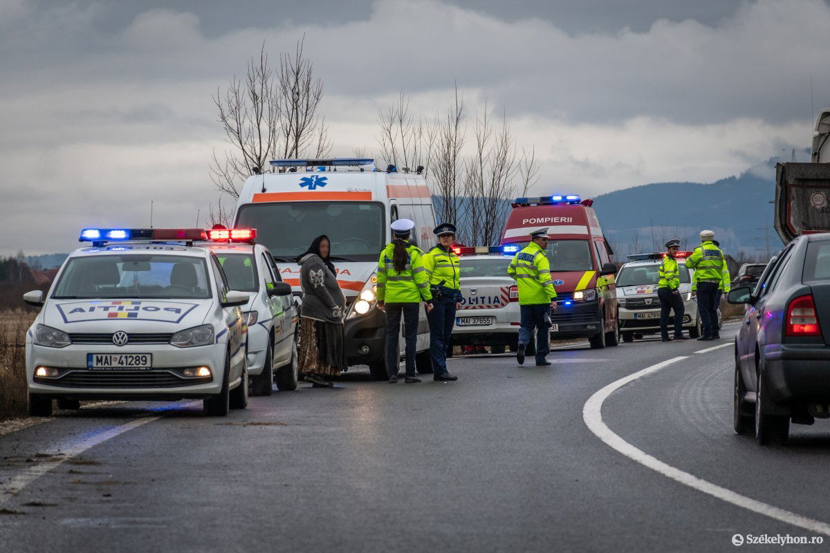 A súlyos közúti balesetek okai gyakoriság szerint: kerékpárosok által elkövetett szabálysértések, gyorshajtás, illetve a gyalogosok által elkövetett szabálysértések. Képünk illusztráció •  Fotó: Pinti Attila