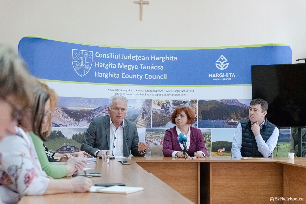 Ion Proca, Tar Gyöngyi és Borboly Csaba. Megtették az óvintézkedéseket •  Fotó: Gábos Albin