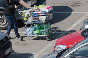 Ki fog felhalmozni? Ez a hat termék kerül le hamarosan az árszabályozású alapélelmiszerek listájáról
