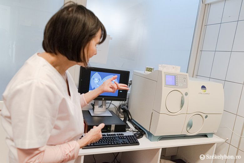 Laboratóriumi vizsgálat. Eddig is hónapokba tellett egy programálás, ezután még nehezebb lesz •  Fotó: Gábos Albin