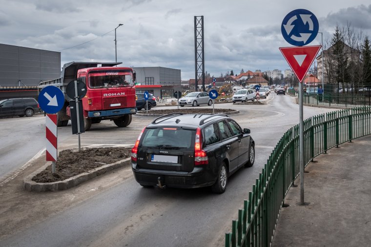 Üzletnyitás, piacszervezés Csíkszeredában