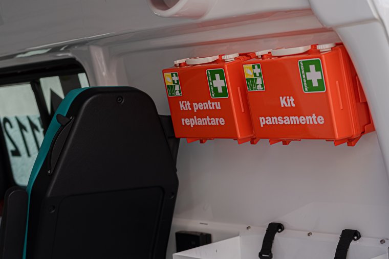 Szakadékba zuhant egy személygépjármű a Kalonda-tetőn