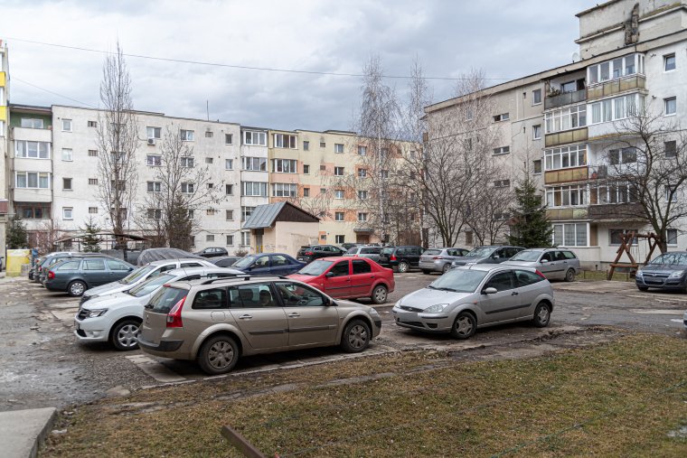 Átalakítják a lebontott garázsok helyét Csíkszeredában