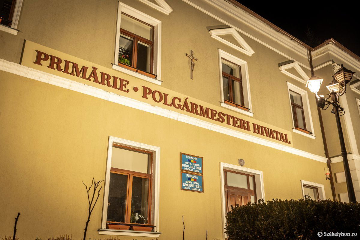 Nem egyszerű a váltás. Van, aki még folytatta volna, más önszántából állt félre, de minden korábbi polgármester élete megváltozott. Képünk illusztráció •  Fotó: Pinti Attila